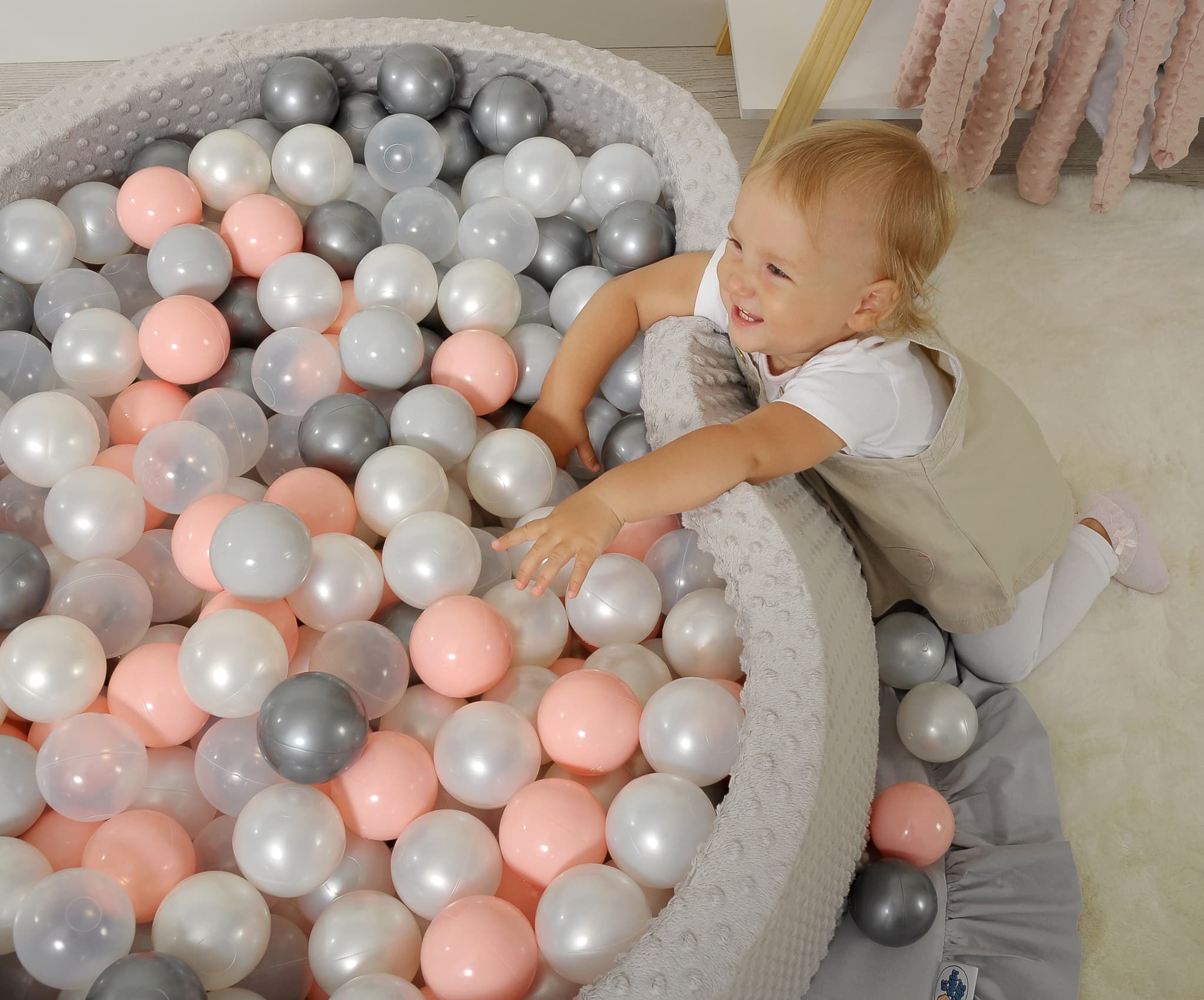 Minky Ball Pit Ø90 x 40 cm with 200 Balls