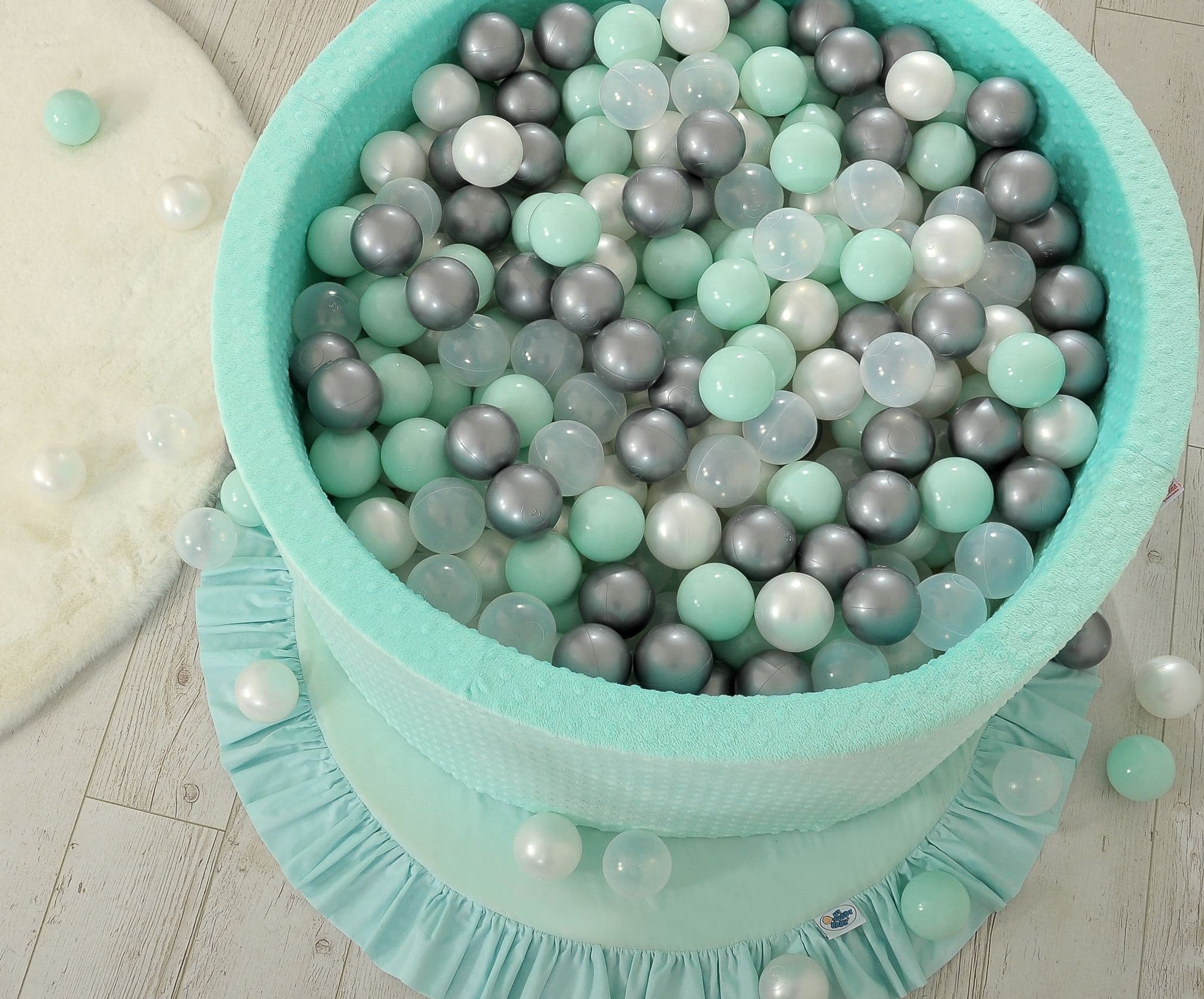 Minky Ball Pit Ø90 x 40 cm with 200 Balls