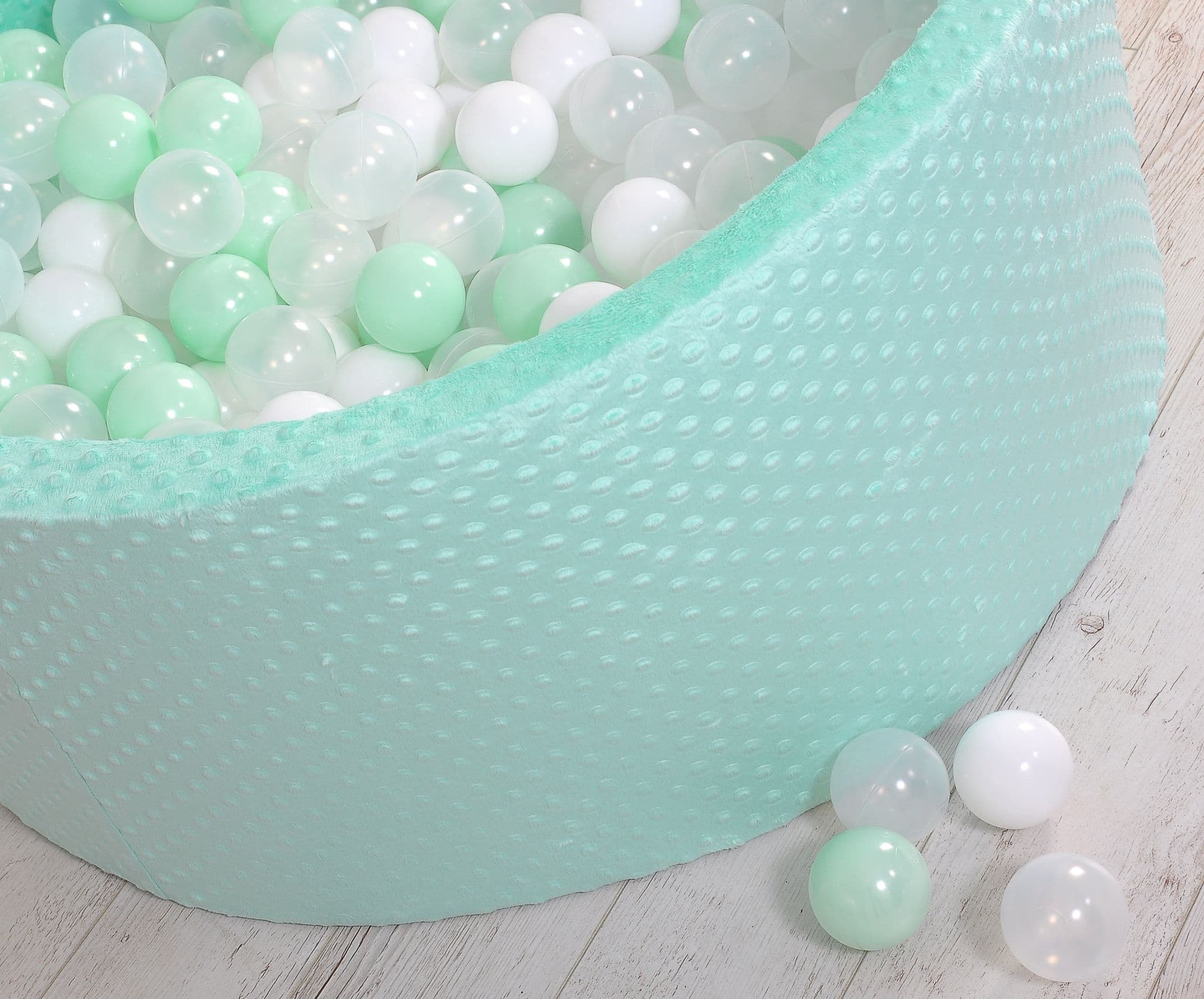 Minky Ball Pit Ø90 x 40 cm with 200 Balls