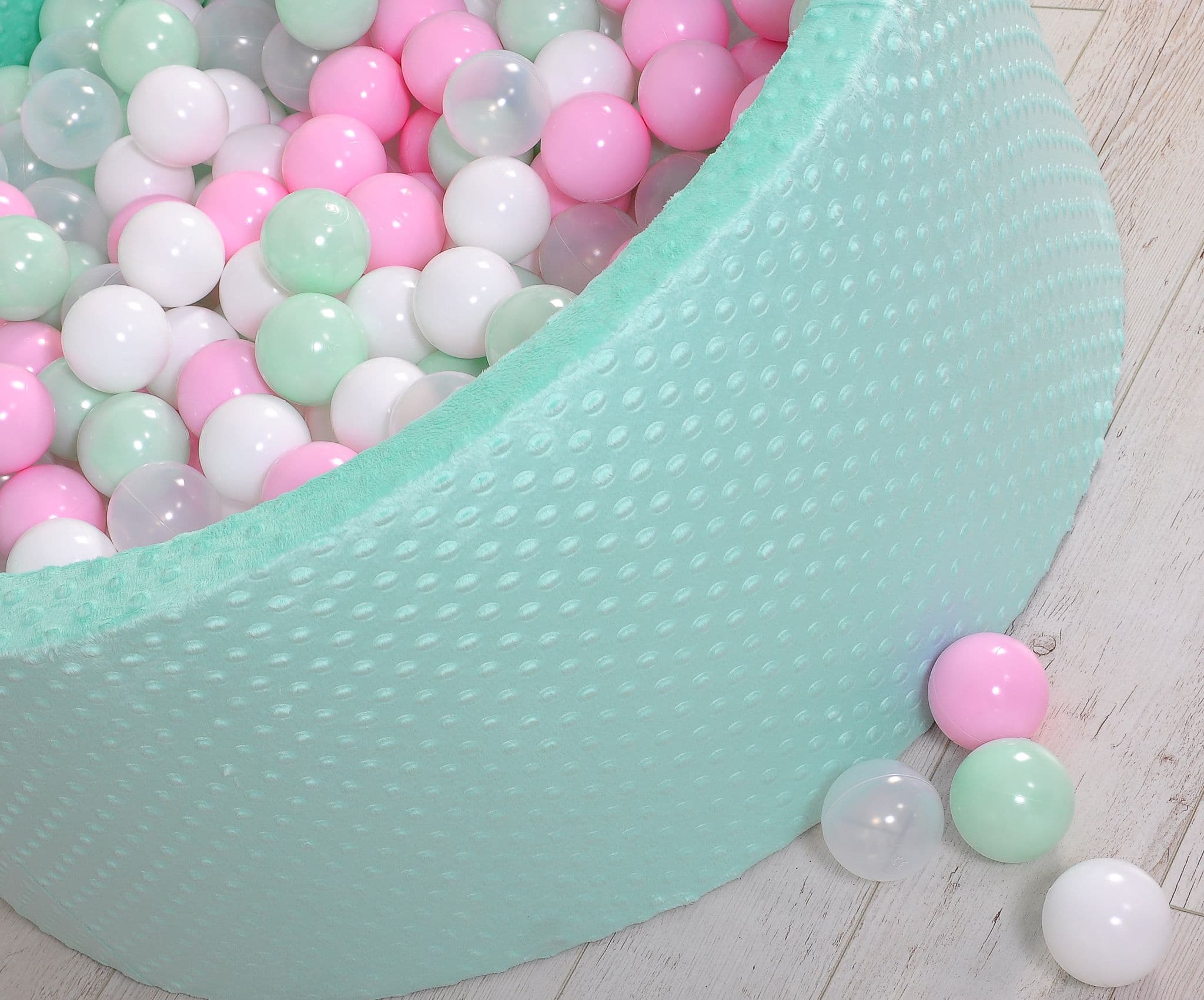Minky Ball Pit Ø90 x 40 cm with 200 Balls