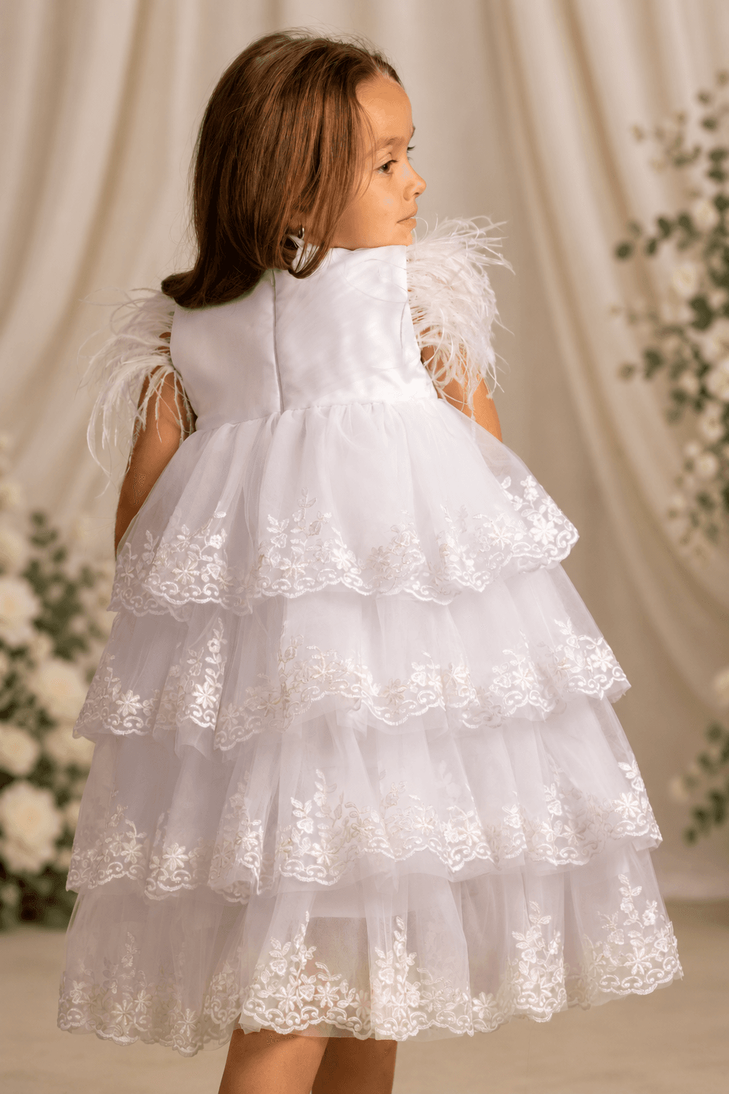 elsie-white-back-detskimagazin-eu